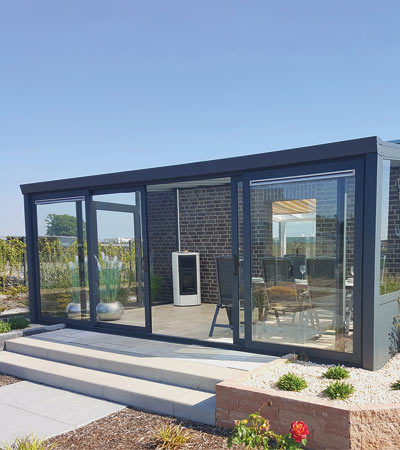 Aluminium Terrassenüberdachungen, Gartenzimmer, Gartenhäuser und Carports sind robust und pflegeleicht